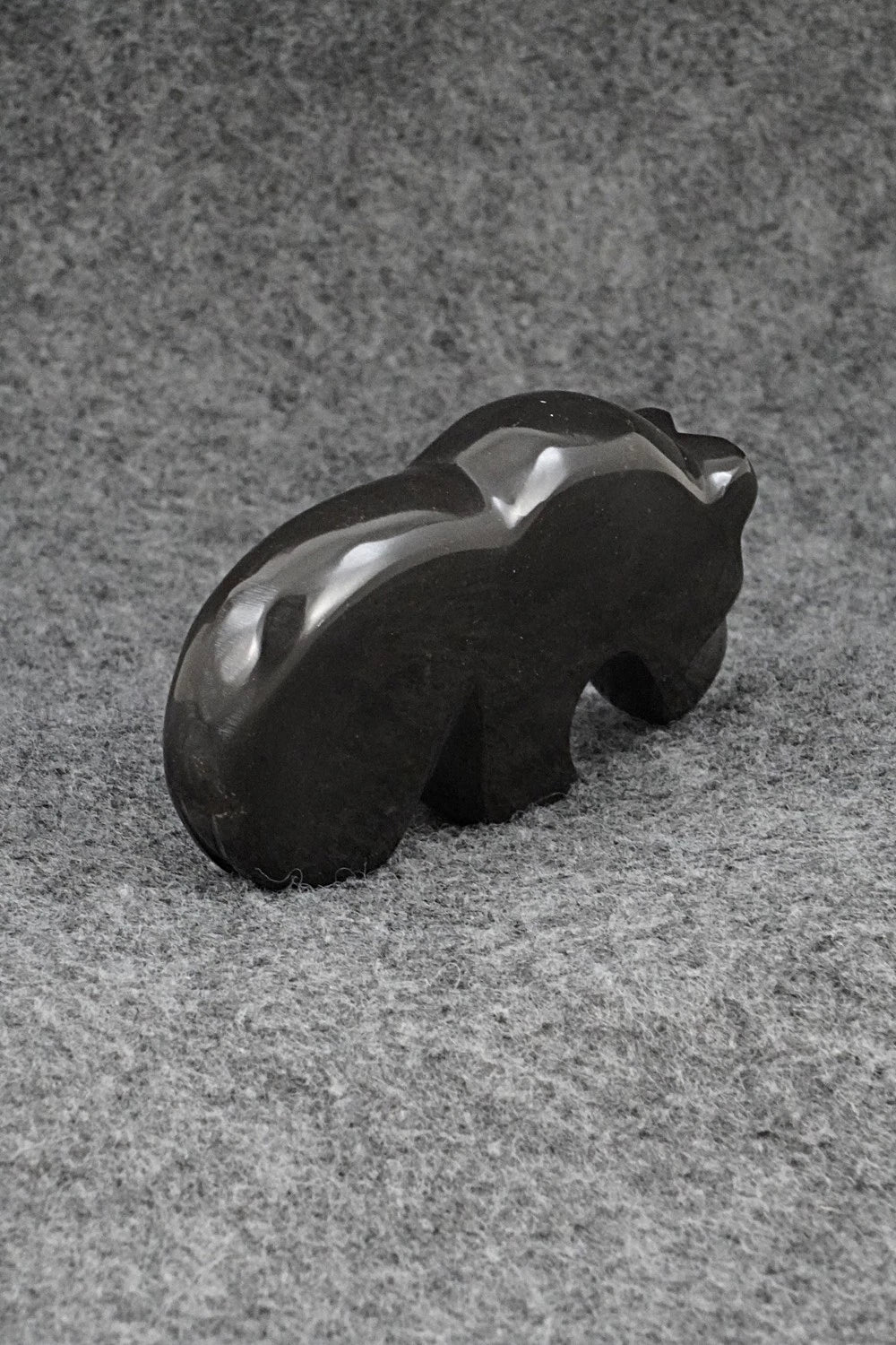 Bear Zuni Fetish Carving - Kenric Laiwakete