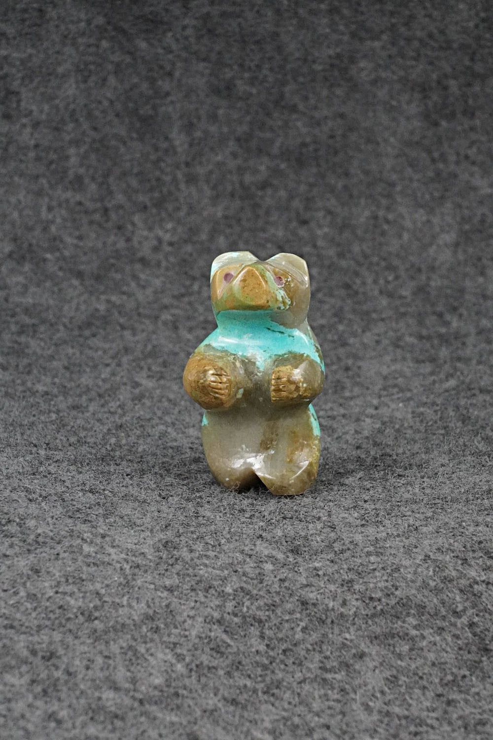 Bear Zuni Fetish Carving - Kenric Laiwekete