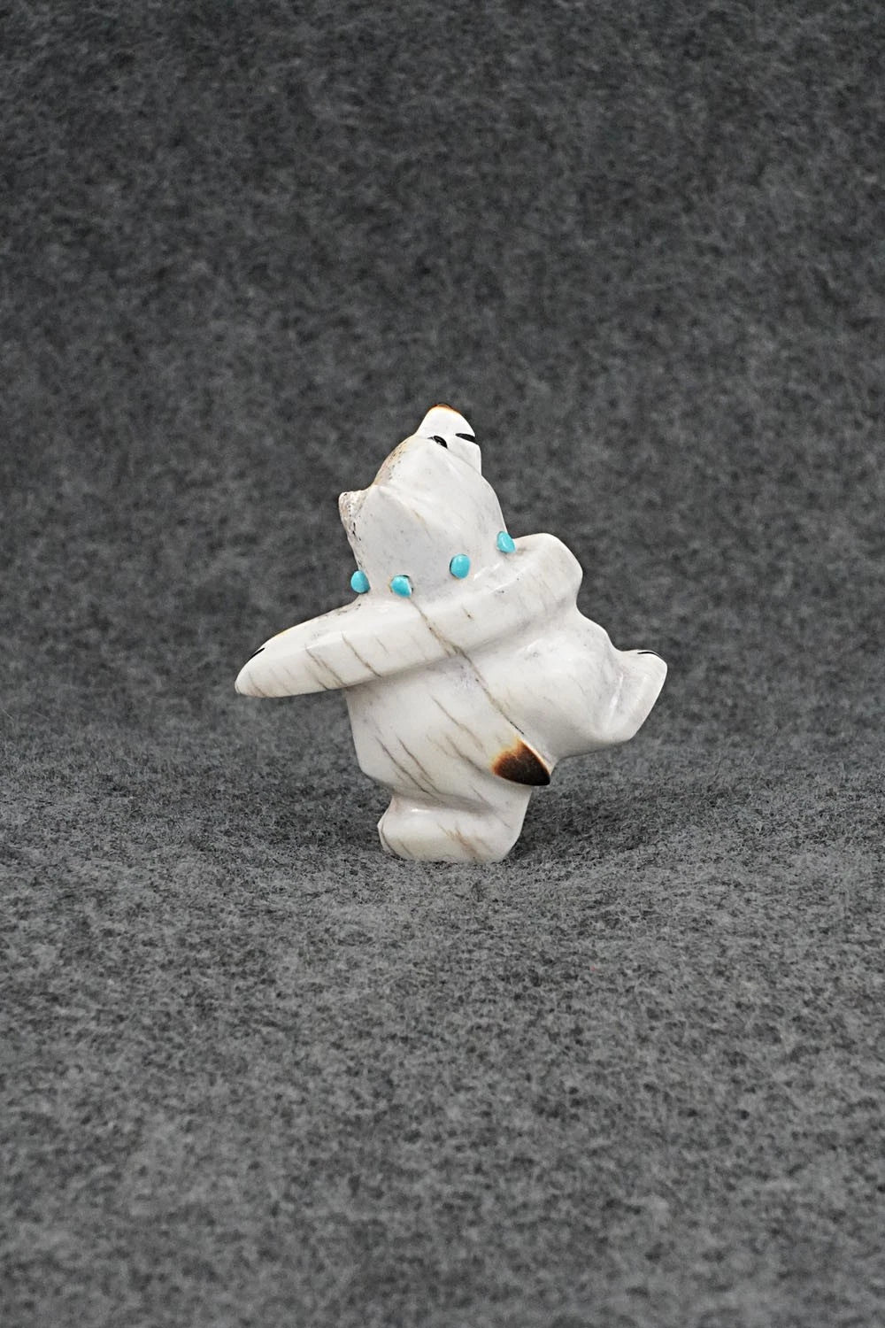 Bear Zuni Fetish Carving - Claudia Peina