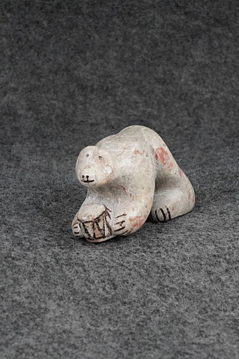 Bear Zuni Fetish Carving - Rick Kallestewa