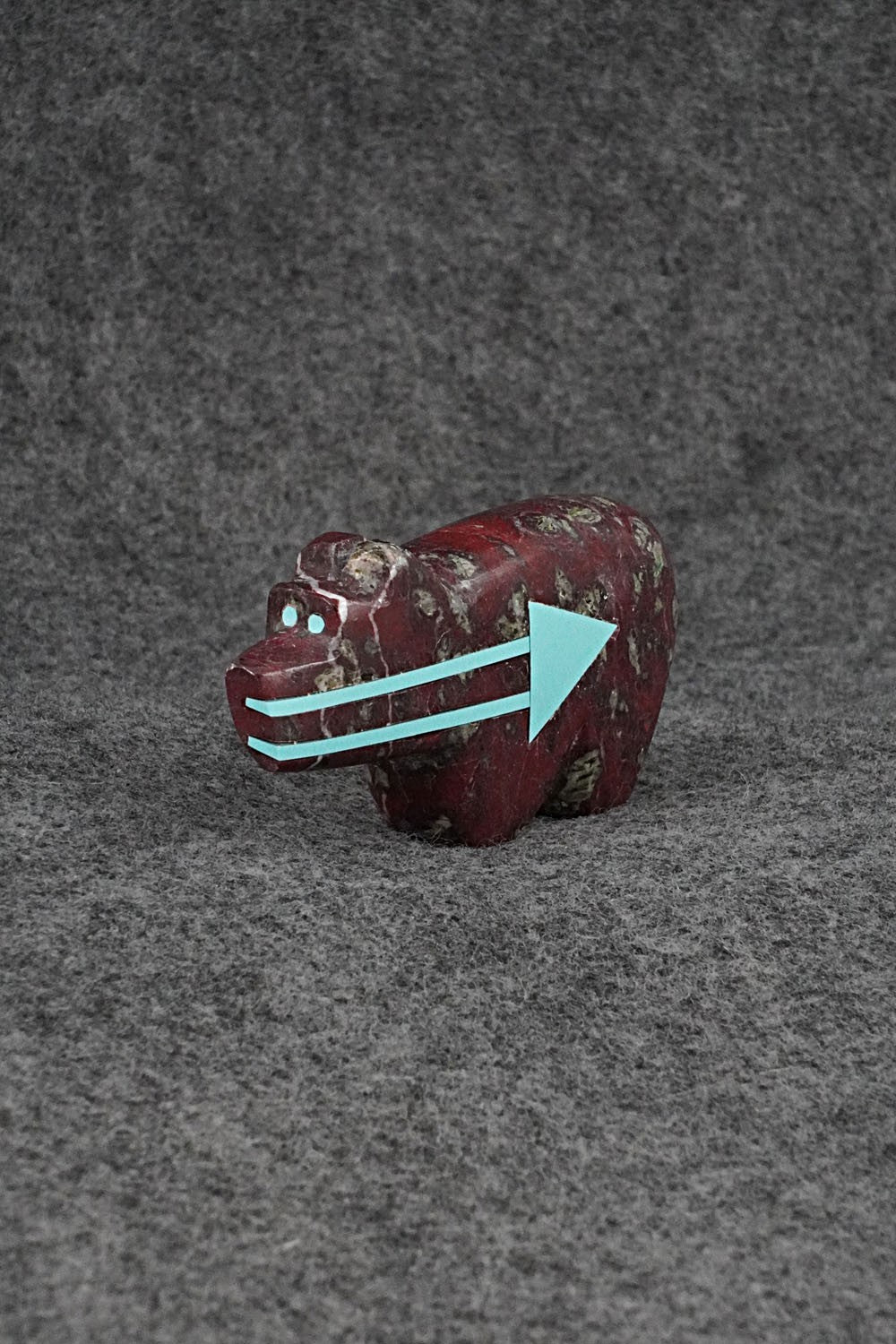 Bear Zuni Fetish Carving - Bernard Laiwakete
