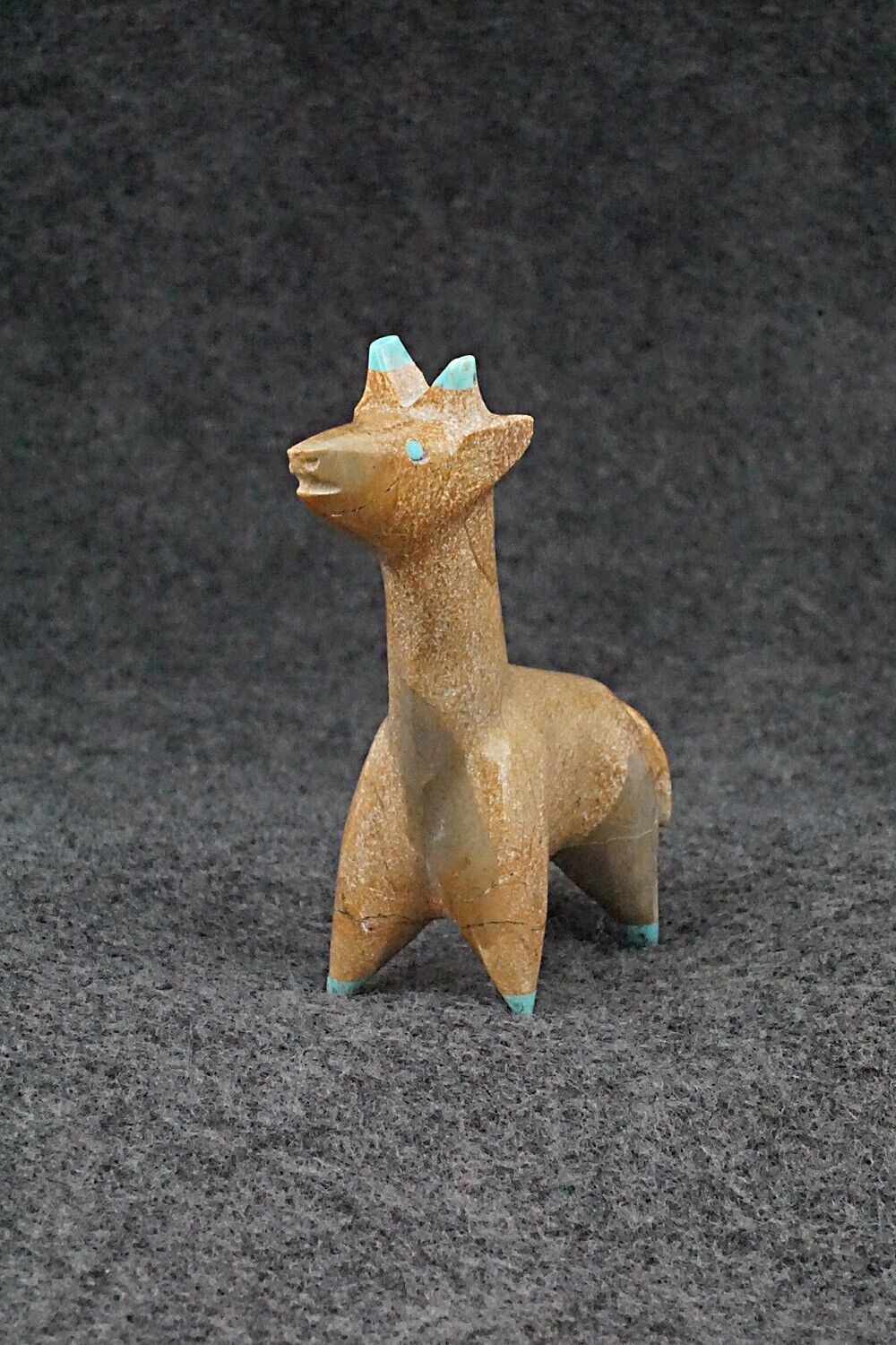 Giraffe Zuni Fetish Carving - Enrike Leekya