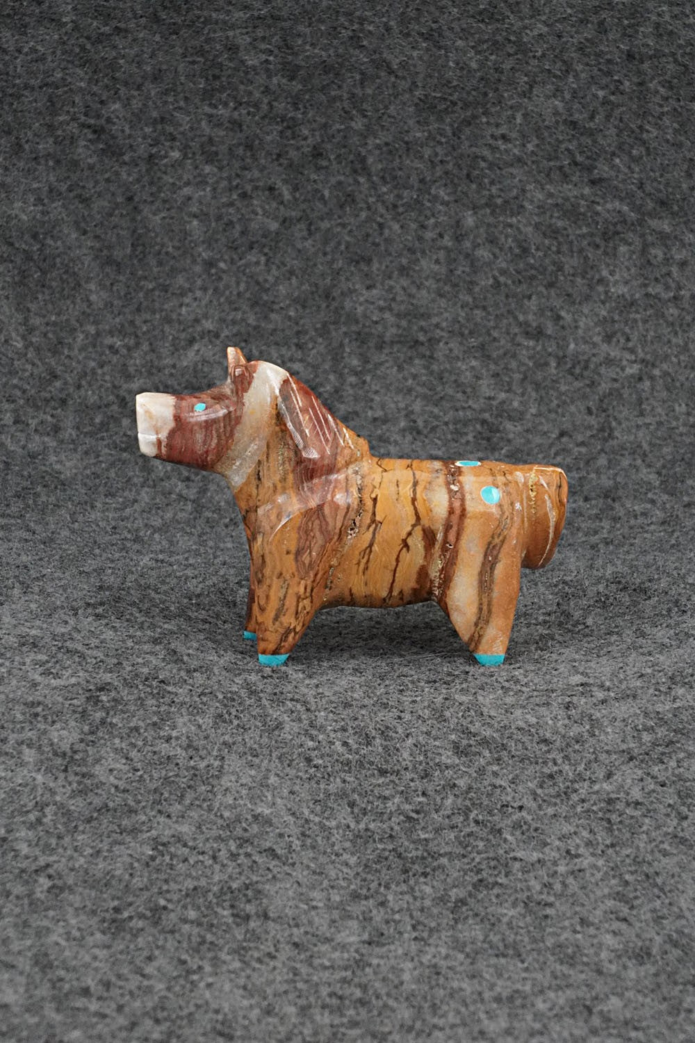 Horse Zuni Fetish Carving - Enrike Leekya