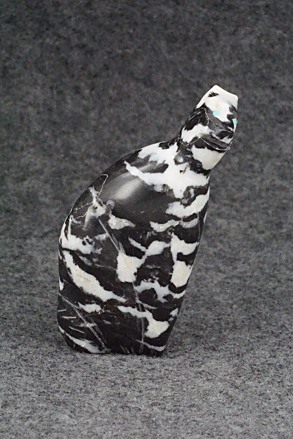 Bear Zuni Fetish Carving - Daphne Quam