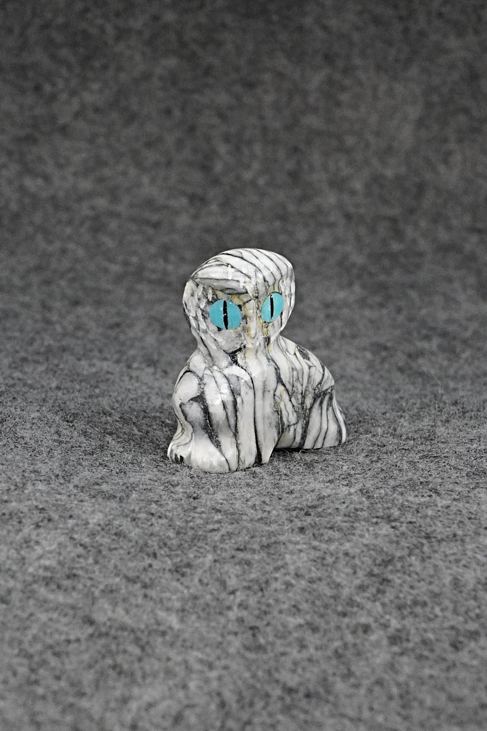 Owl Zuni Fetish Carving - Andres Jernention