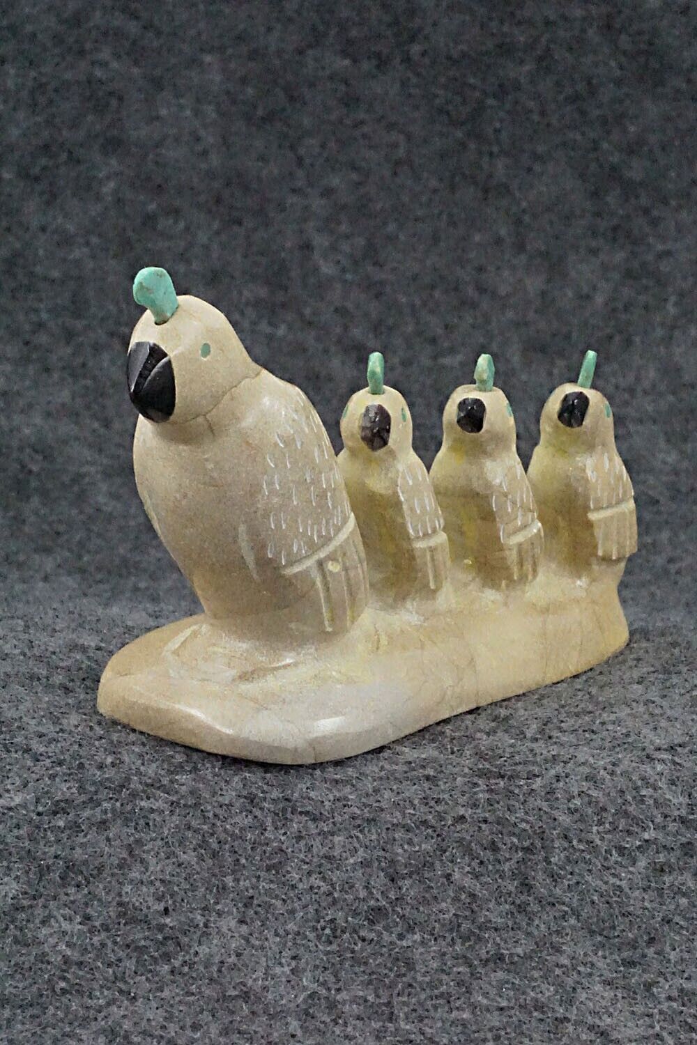 Quail with Chicks Zuni Fetish Carving - Enrike Leekya