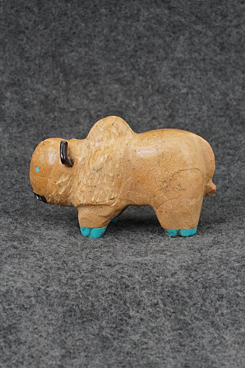 Buffalo Zuni Fetish Carving - Freddie Leekya