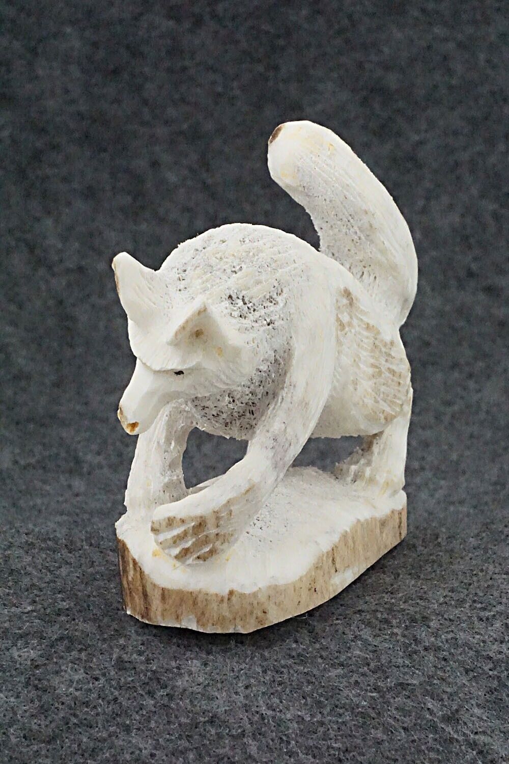 Wolf Zuni Fetish Carving - Lewis Malie Jr.