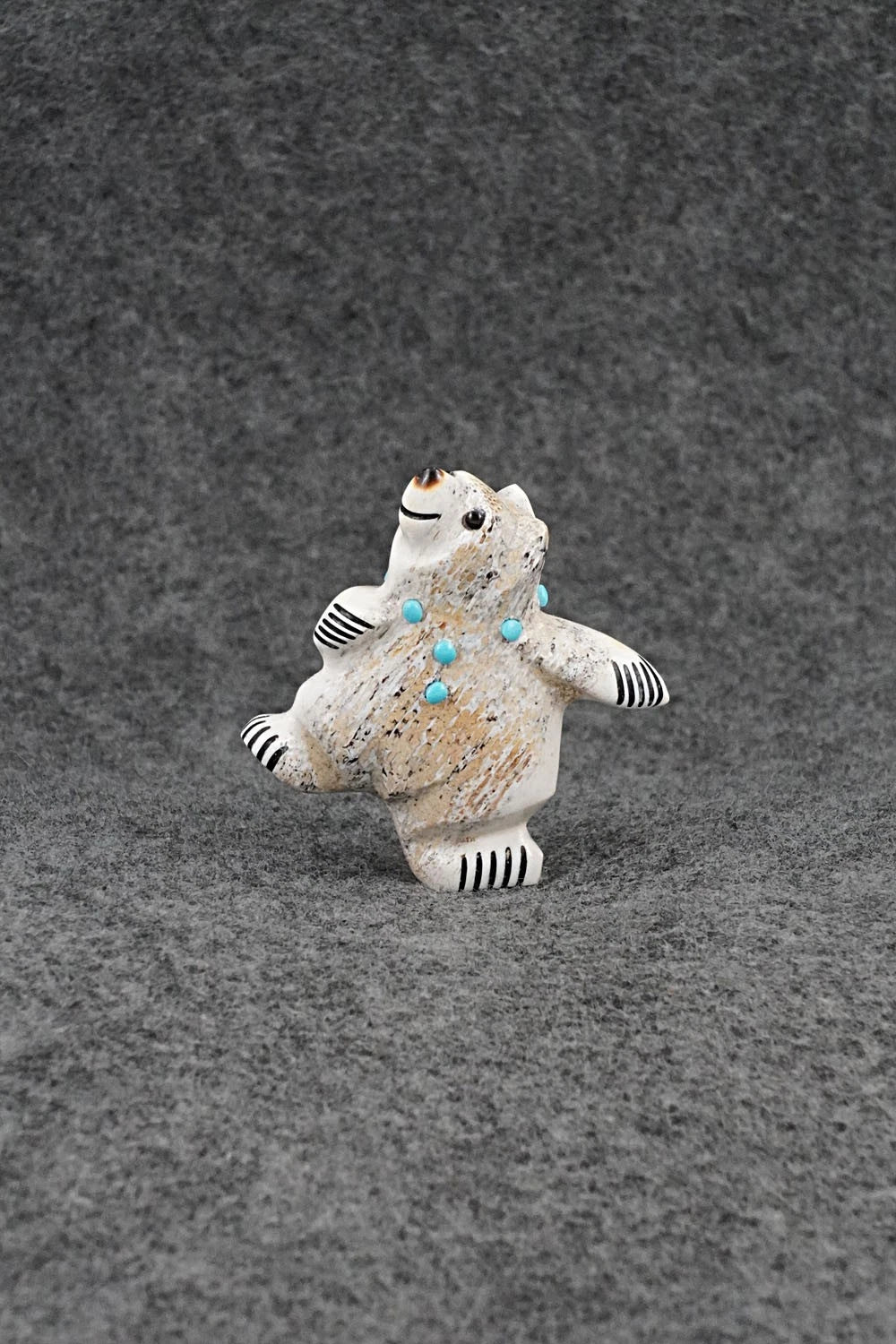 Bear Zuni Fetish Carving - Claudia Peina