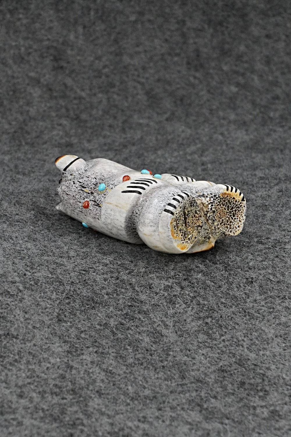 Bear Zuni Fetish Carving - Claudia Peina