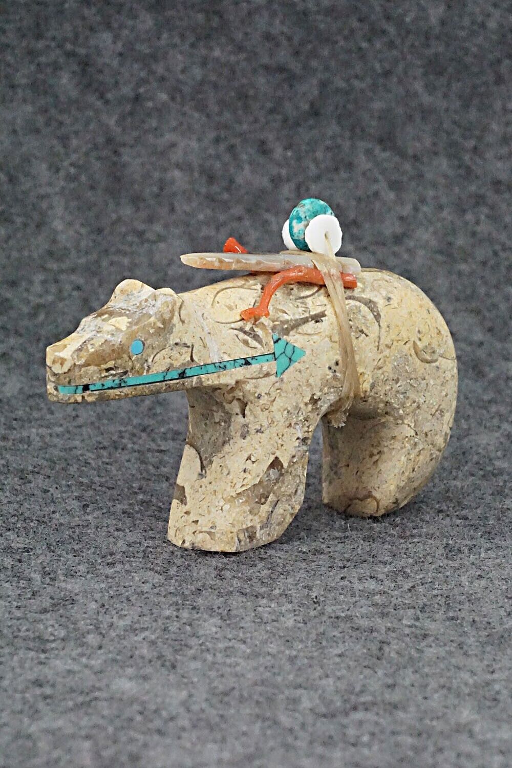 Bear Zuni Fetish Carving - Fernando Laiwakete