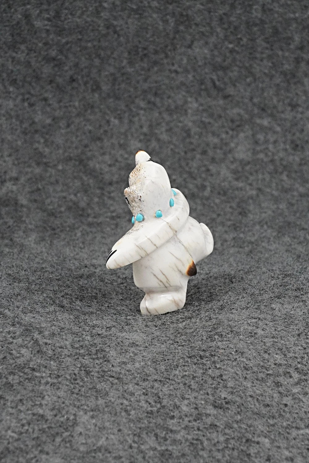 Bear Zuni Fetish Carving - Claudia Peina