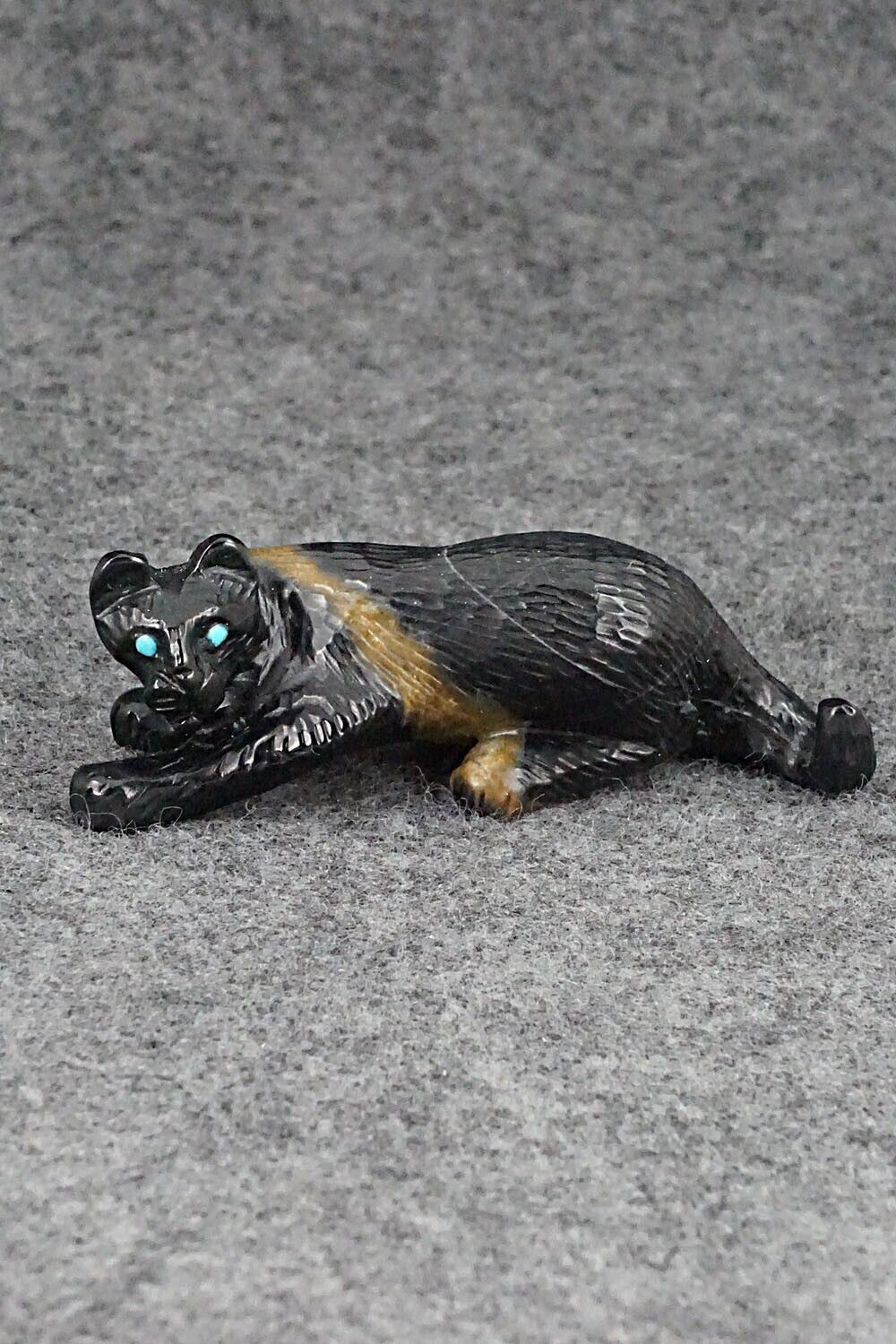 Mountain Lion Zuni Fetish Carving - Wilfred Cheama
