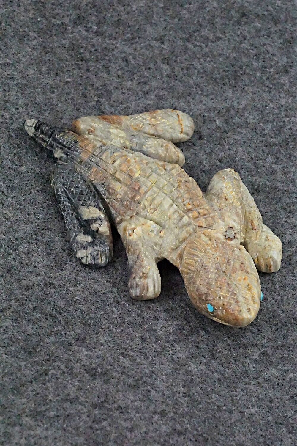 Lizard Zuni Fetish Carving - Wilfred Cheama