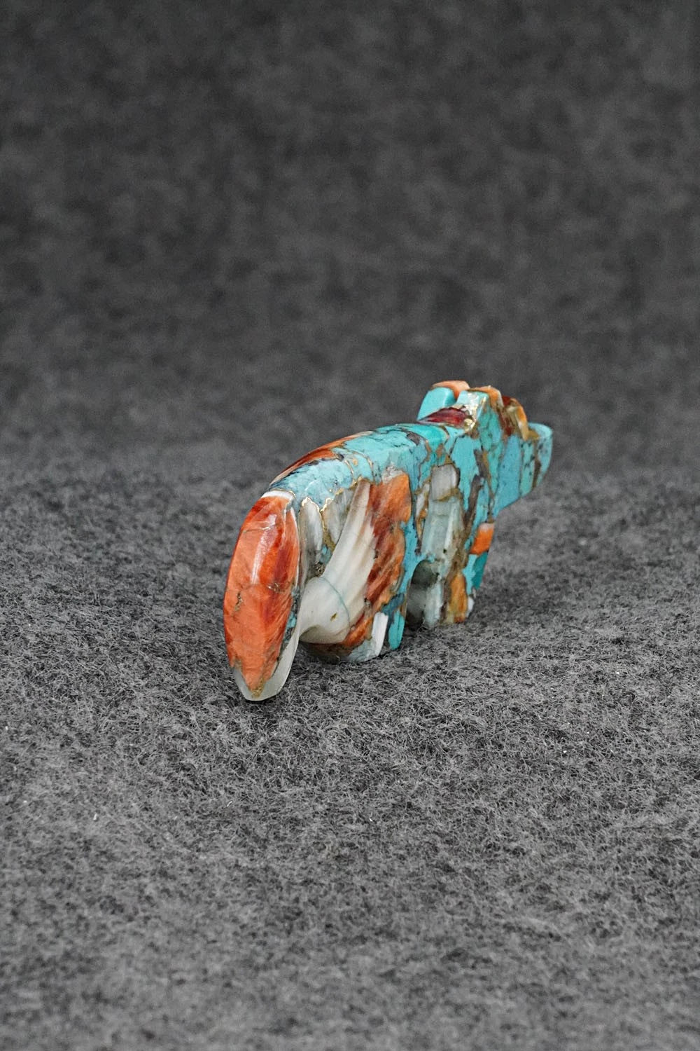Wolf Zuni Fetish Carving - Bernard Laiwekete