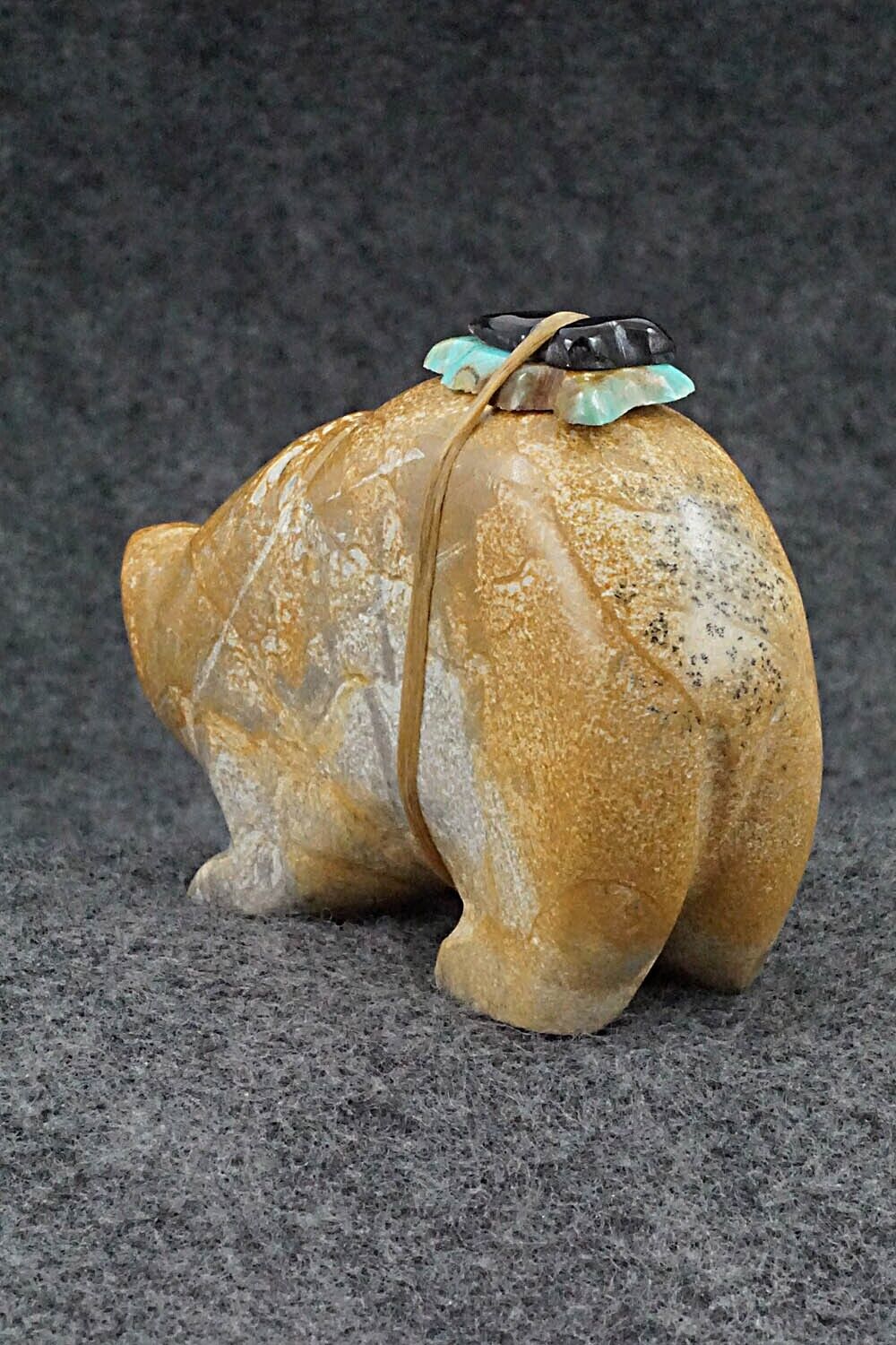 Bear Zuni Fetish Carving - Enrike Leekya