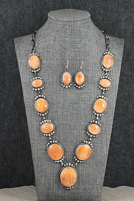 Spiny Oyster & Sterling Silver Necklace and Earrings Set - Paul Livingston