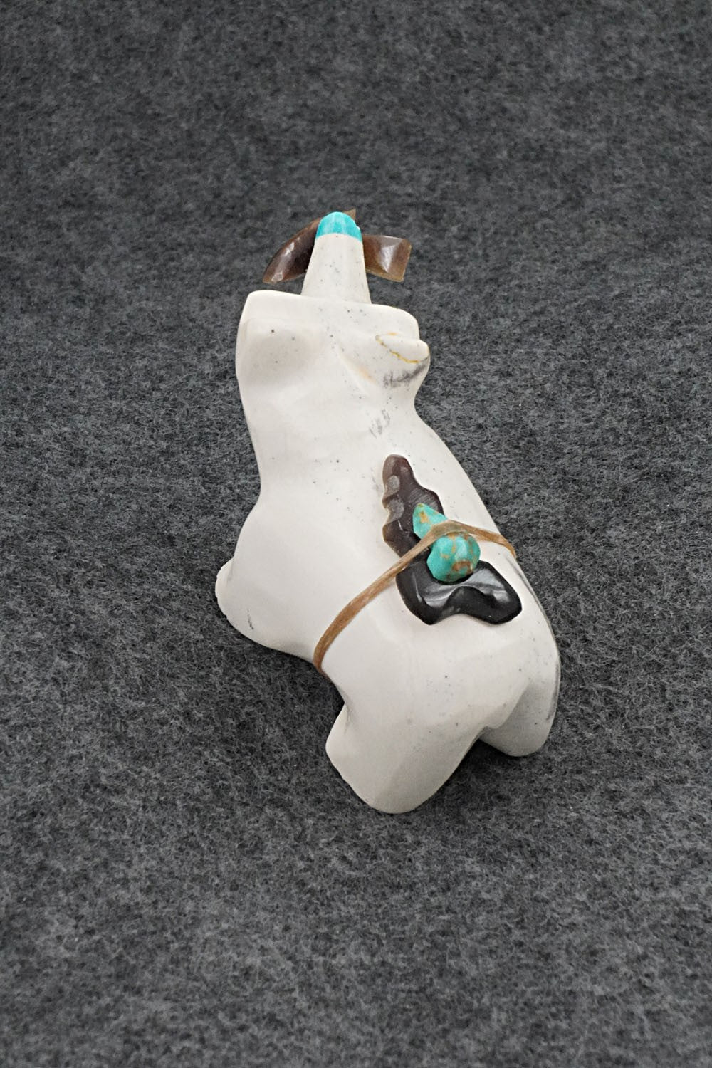 Bear with Fish Zuni Fetish Carving - Enrike Leekya