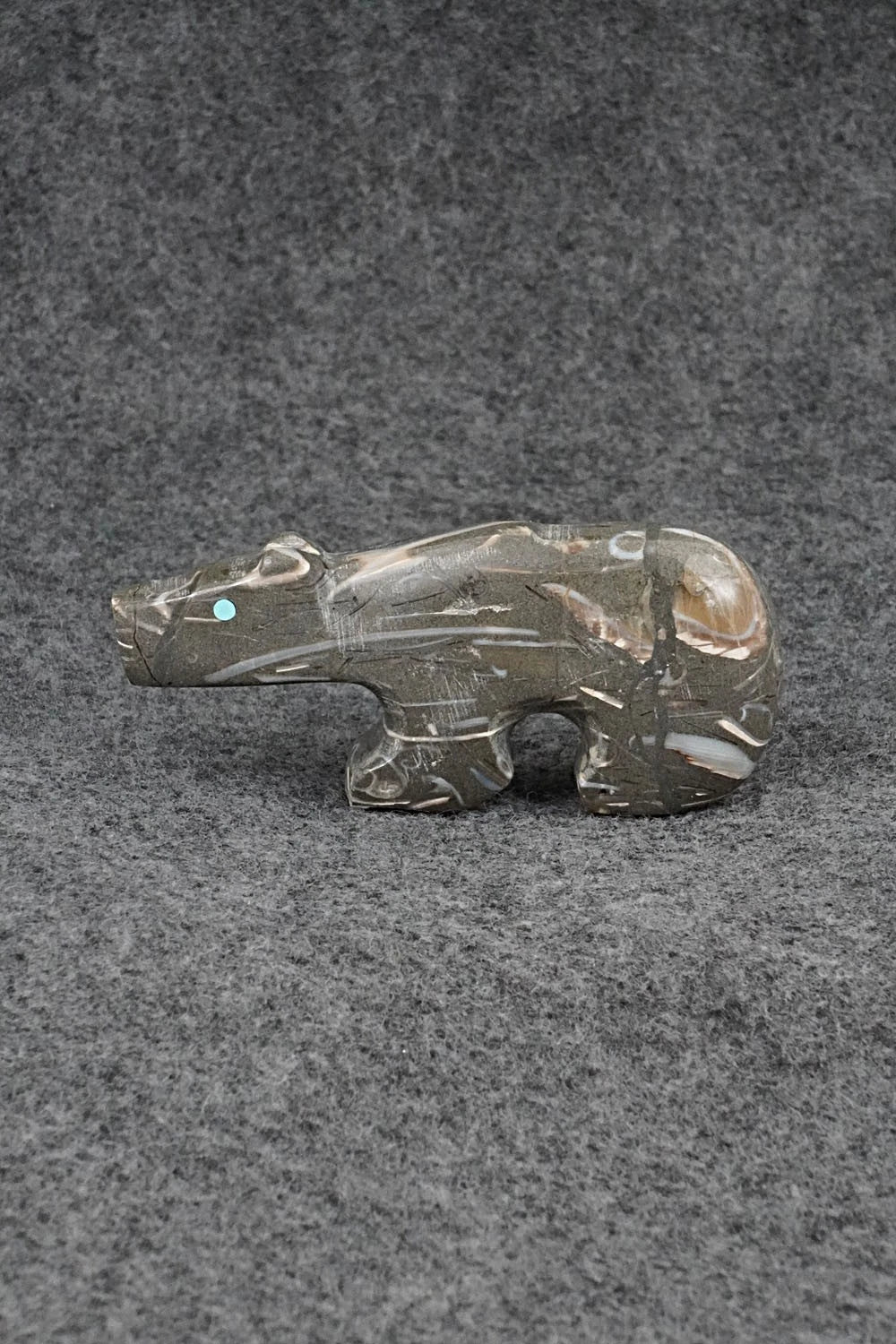 Bear Zuni Fetish Carving - Fernando Laiwakete