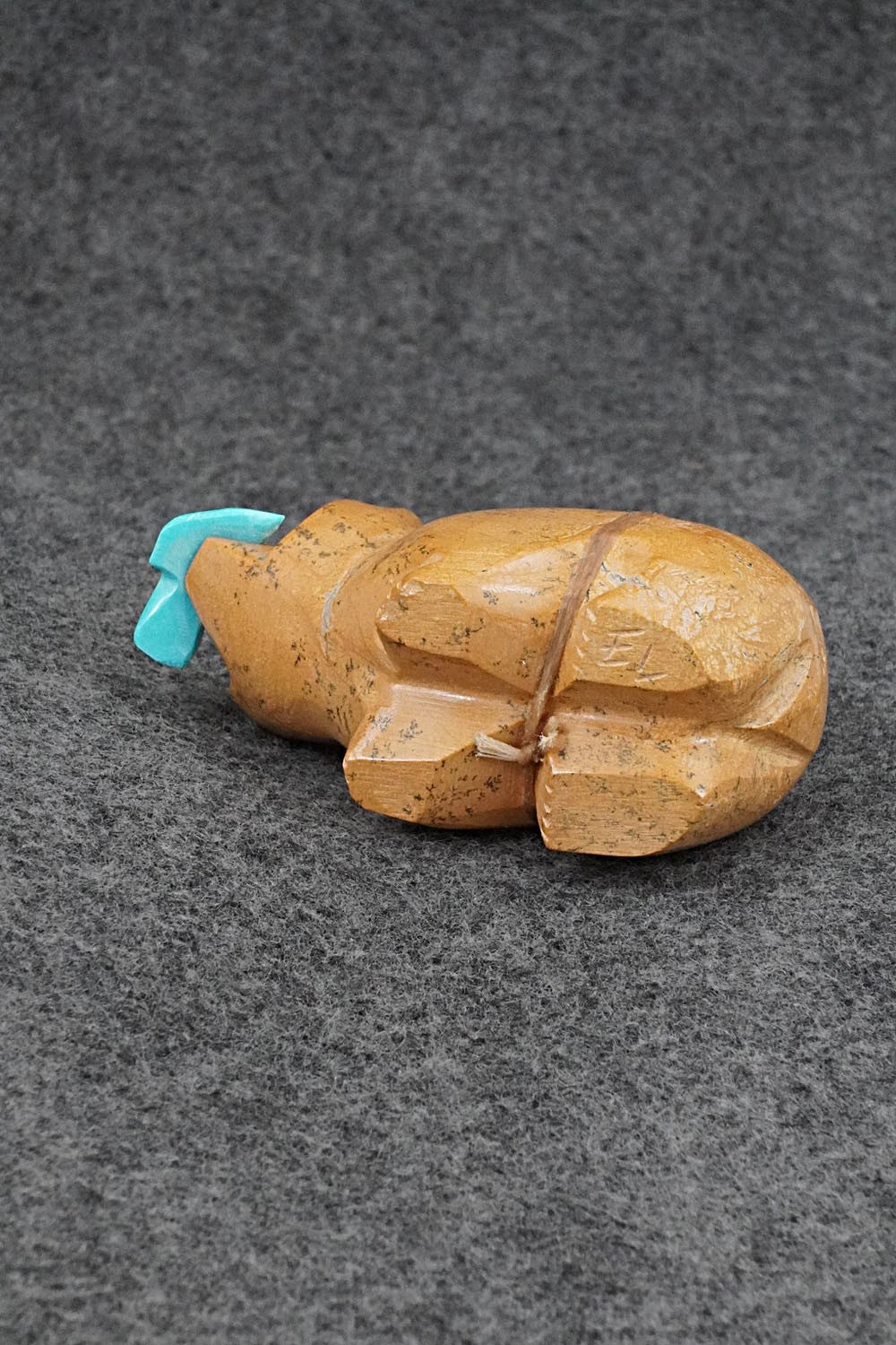 Bear Zuni Fetish Carving - Enrike Leekya