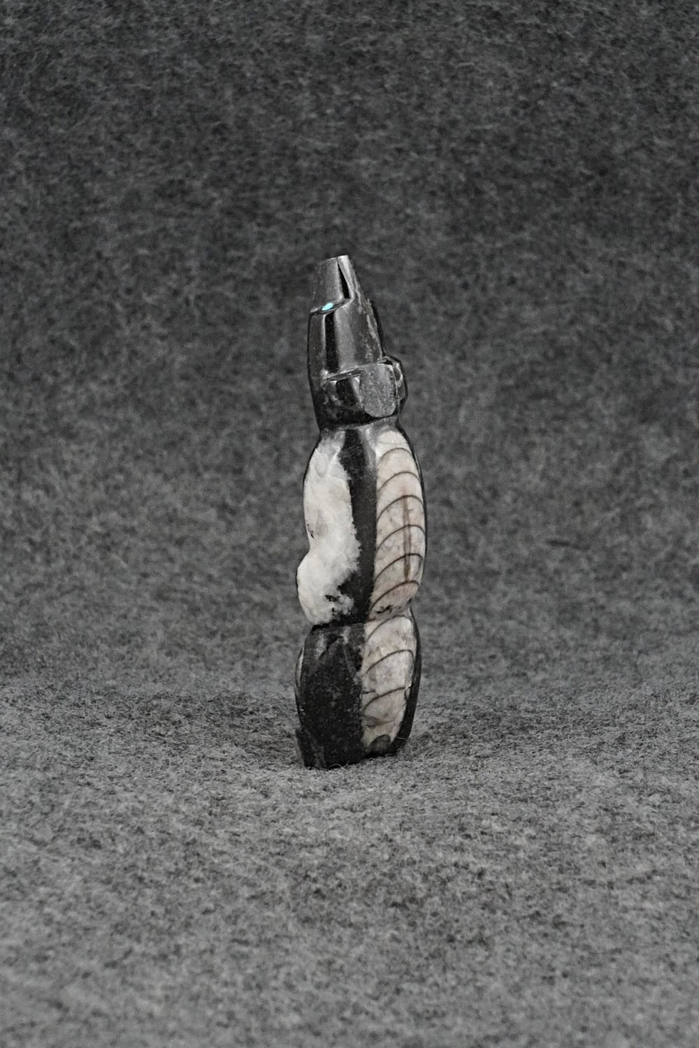 Bear Zuni Fetish Carving - Kenric Laiwakete