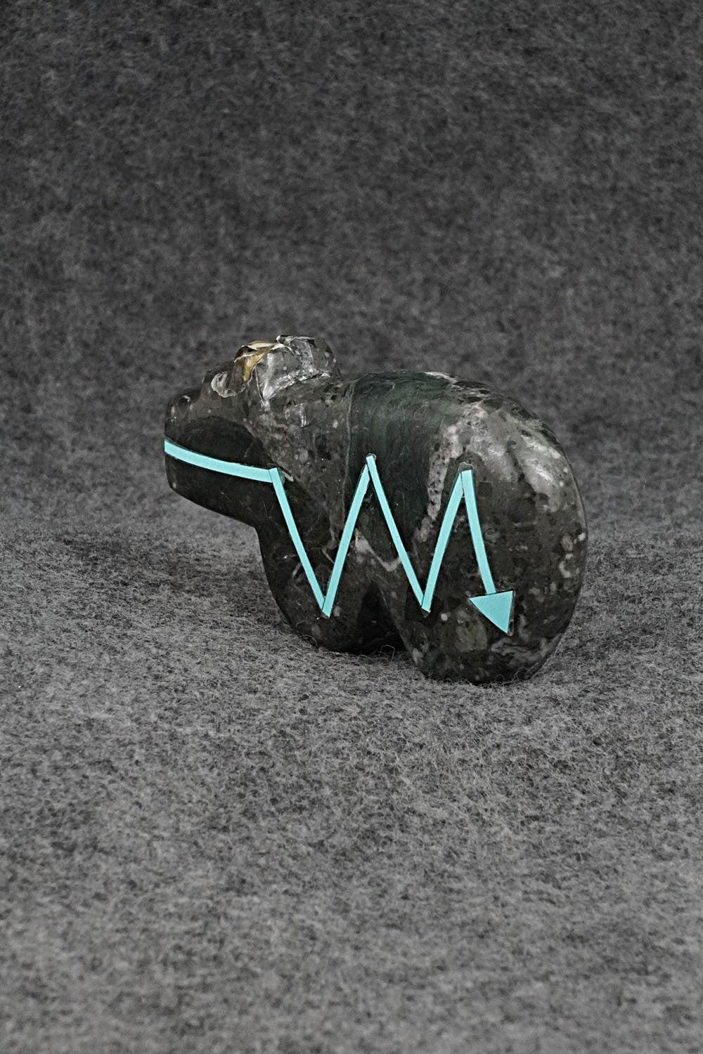 Bear Zuni Fetish Carving - Bernard Laiwakete