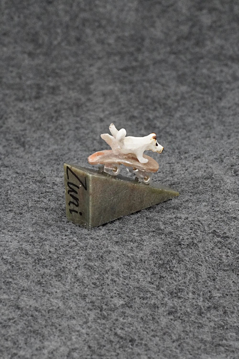 Dog Zuni Fetish Carving - Ruben Najera