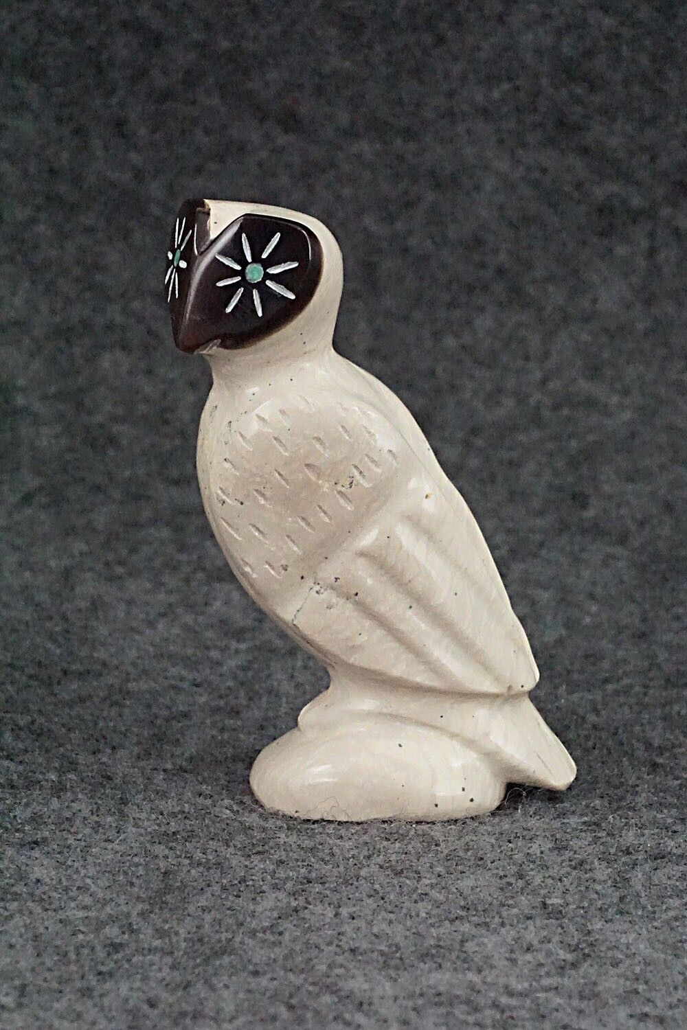 Owl Zuni Fetish Carving - Enrike Leekya