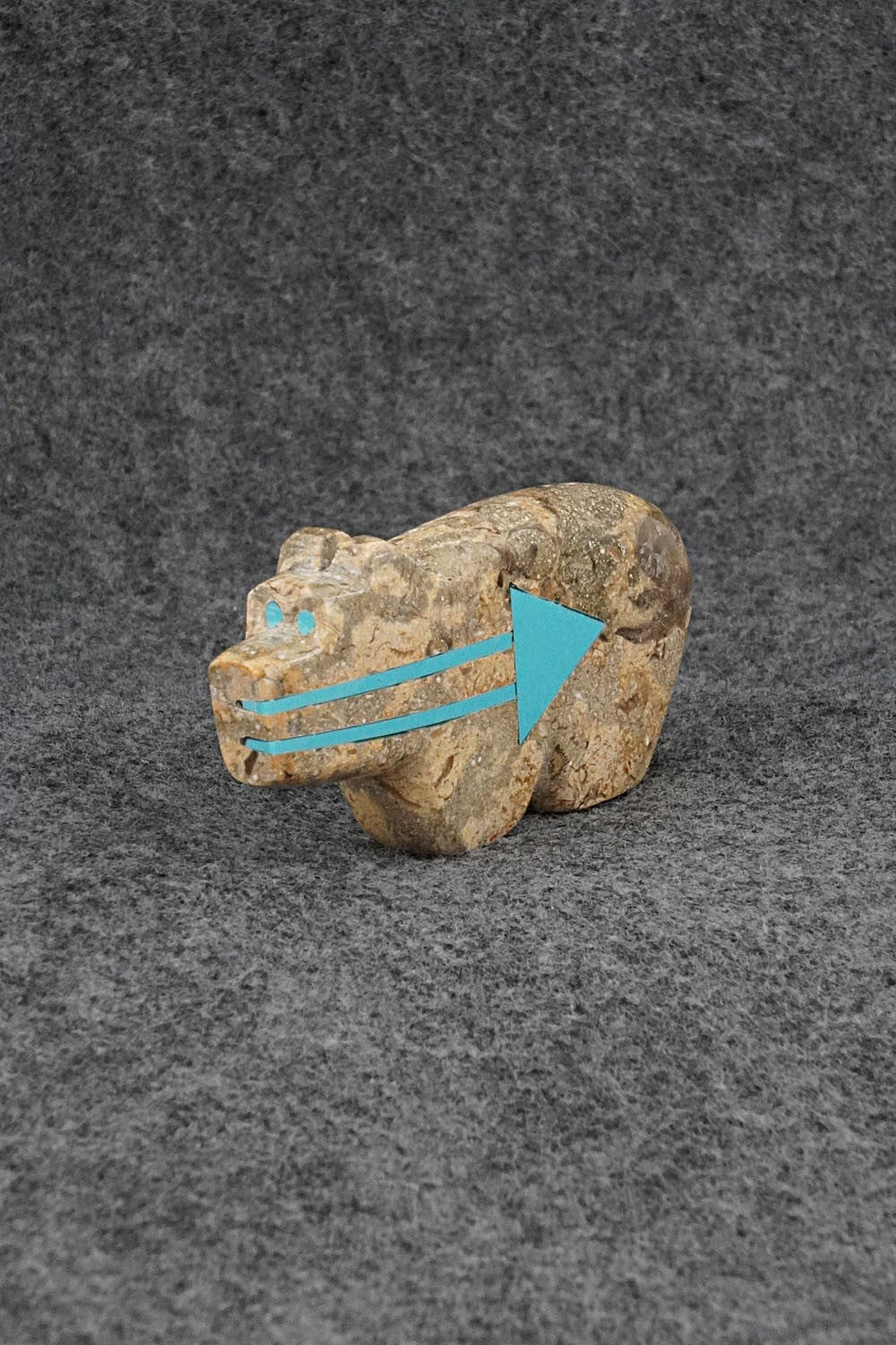 Bear Zuni Fetish Carving - Bernard Laiwakete