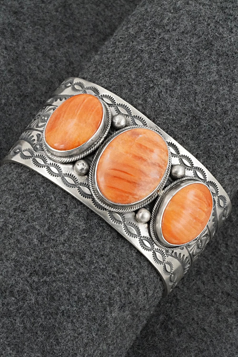 Spiny Oyster & Sterling Silver Bracelet - Mark Yazzie