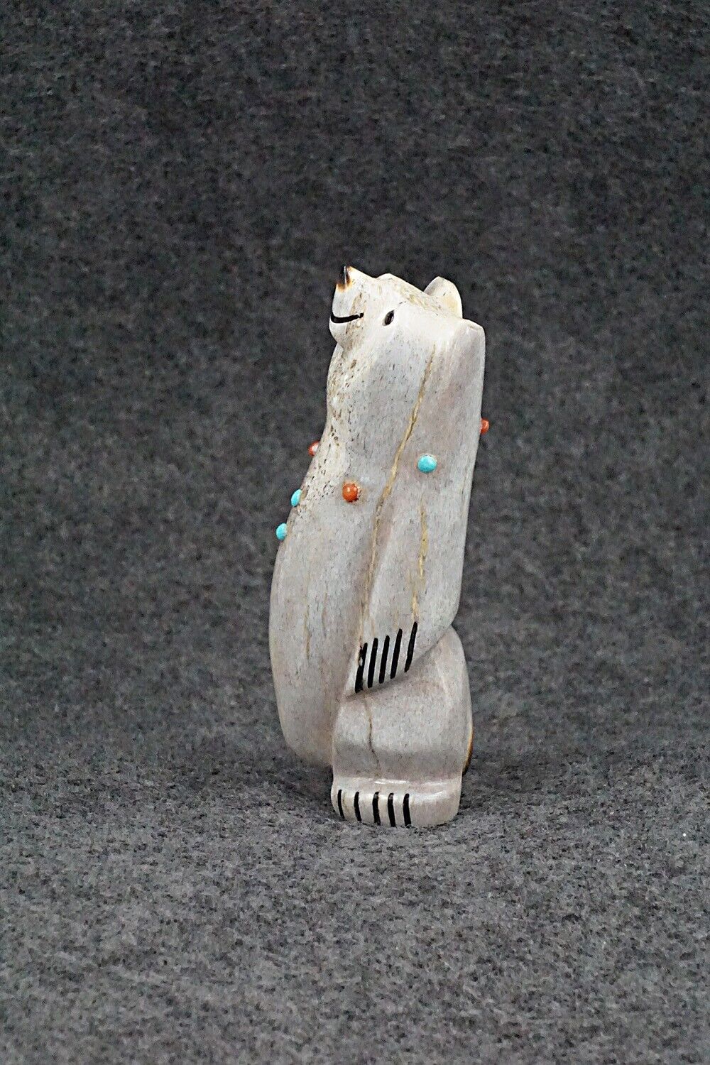 Bear Zuni Fetish Carving - Claudia Peina