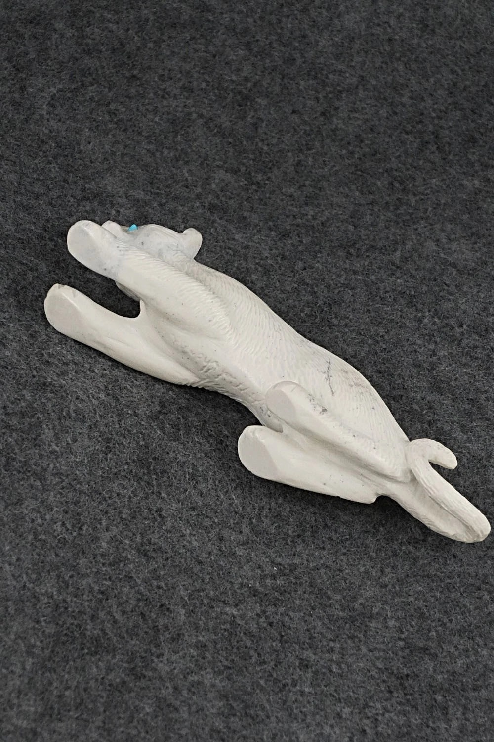 Mountain Lion Zuni Fetish Carving - Wilfred Cheama