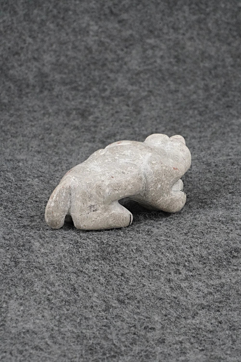 Bear Zuni Fetish Carving - Rick Kallestewa