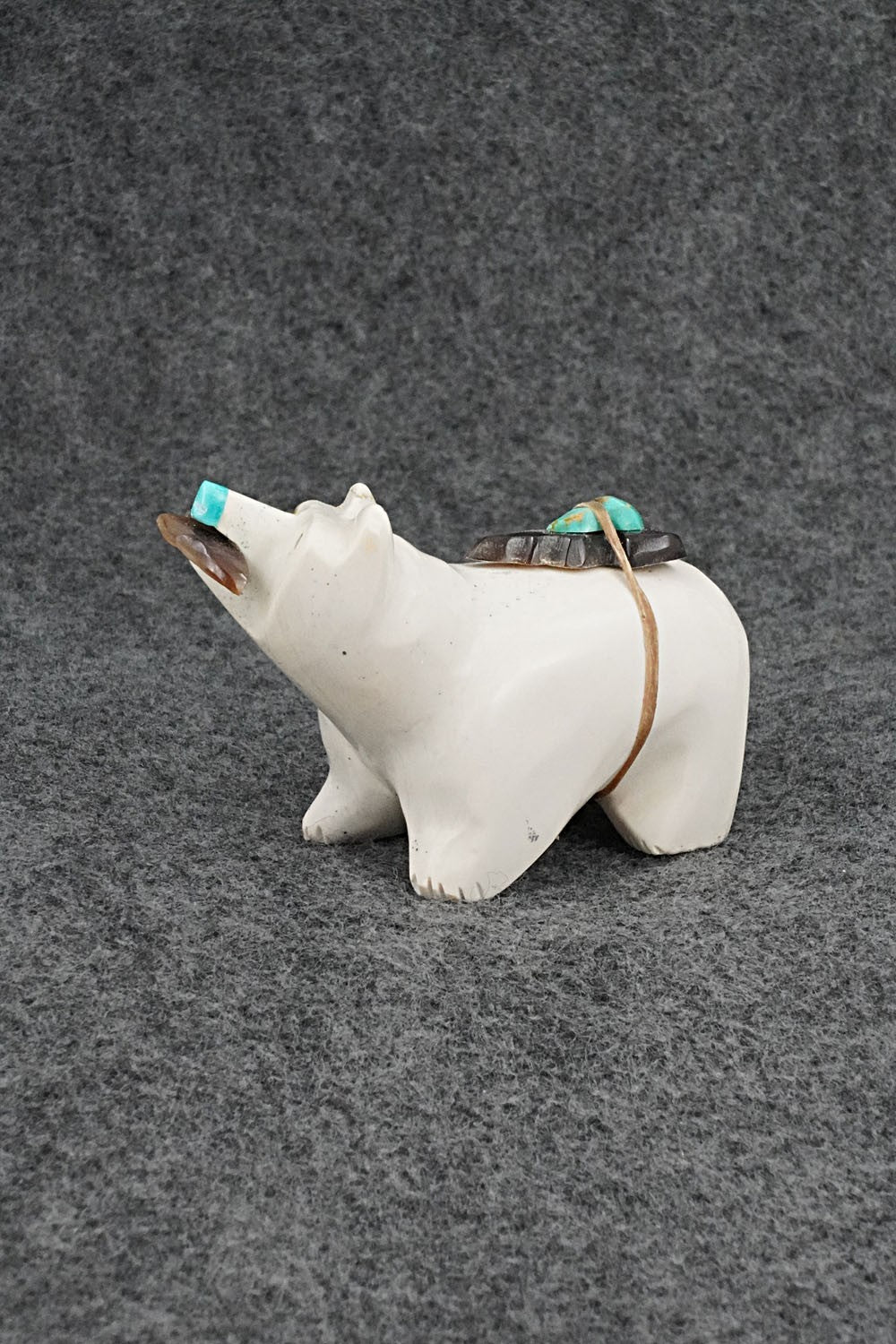 Bear with Fish Zuni Fetish Carving - Enrike Leekya