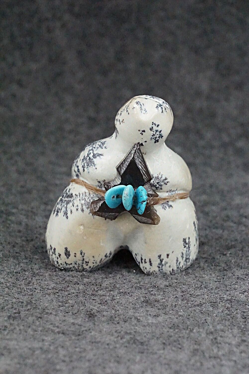 Bear Zuni Fetish Carving - Ariane Quam