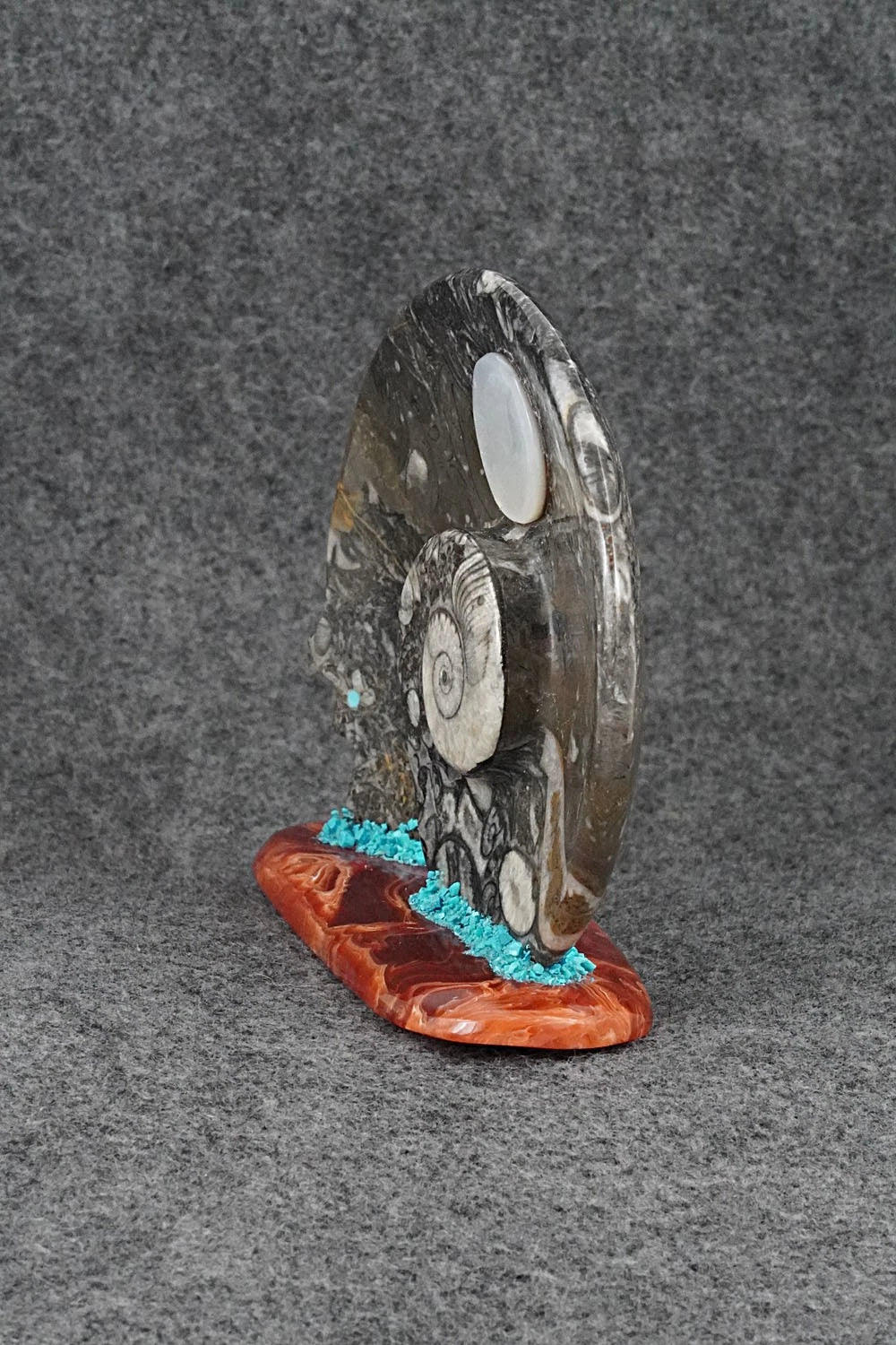 Bear Zuni Fetish Carving - Bernard Laiwekete
