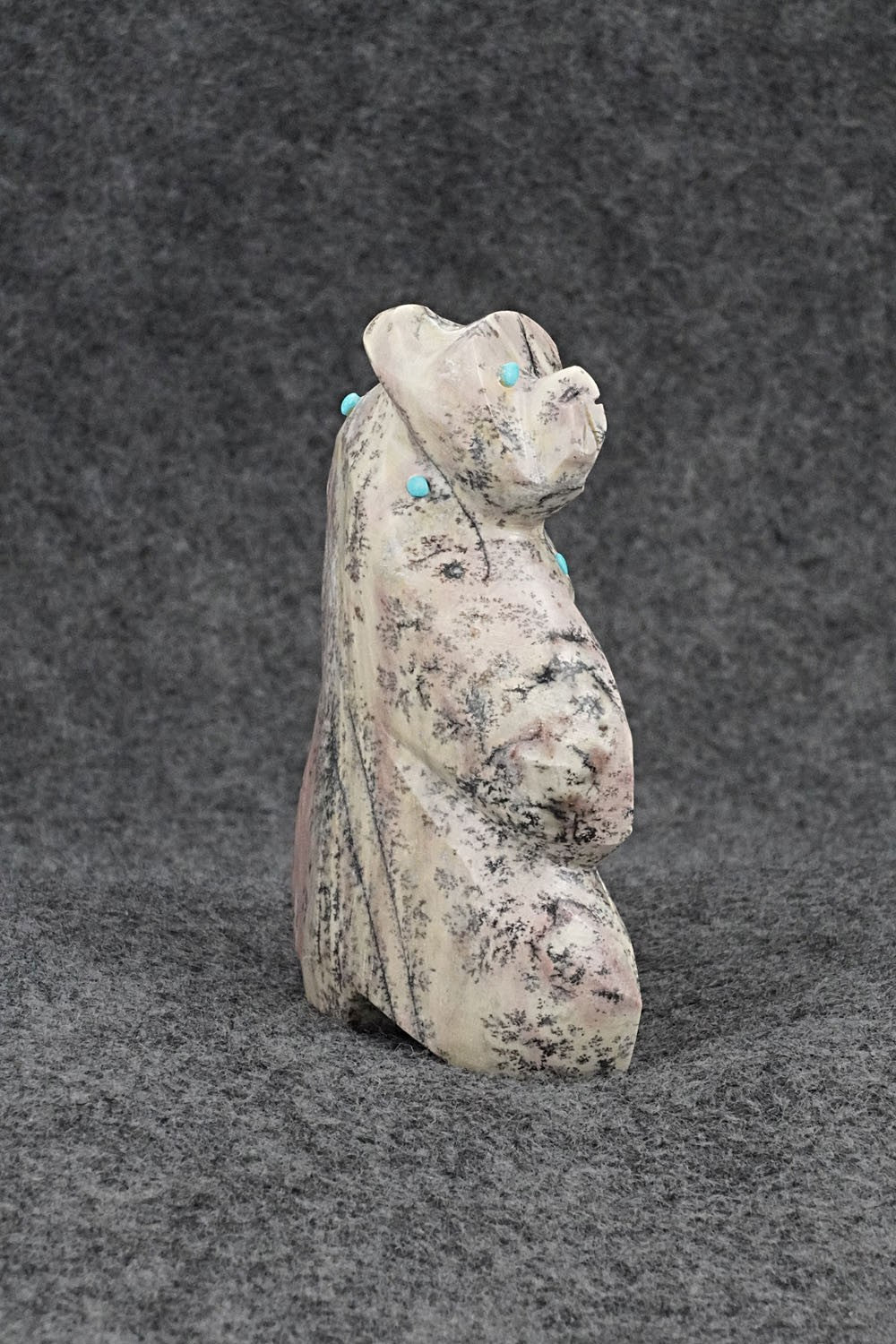 Bear Zuni Fetish Carving - Danette Laate
