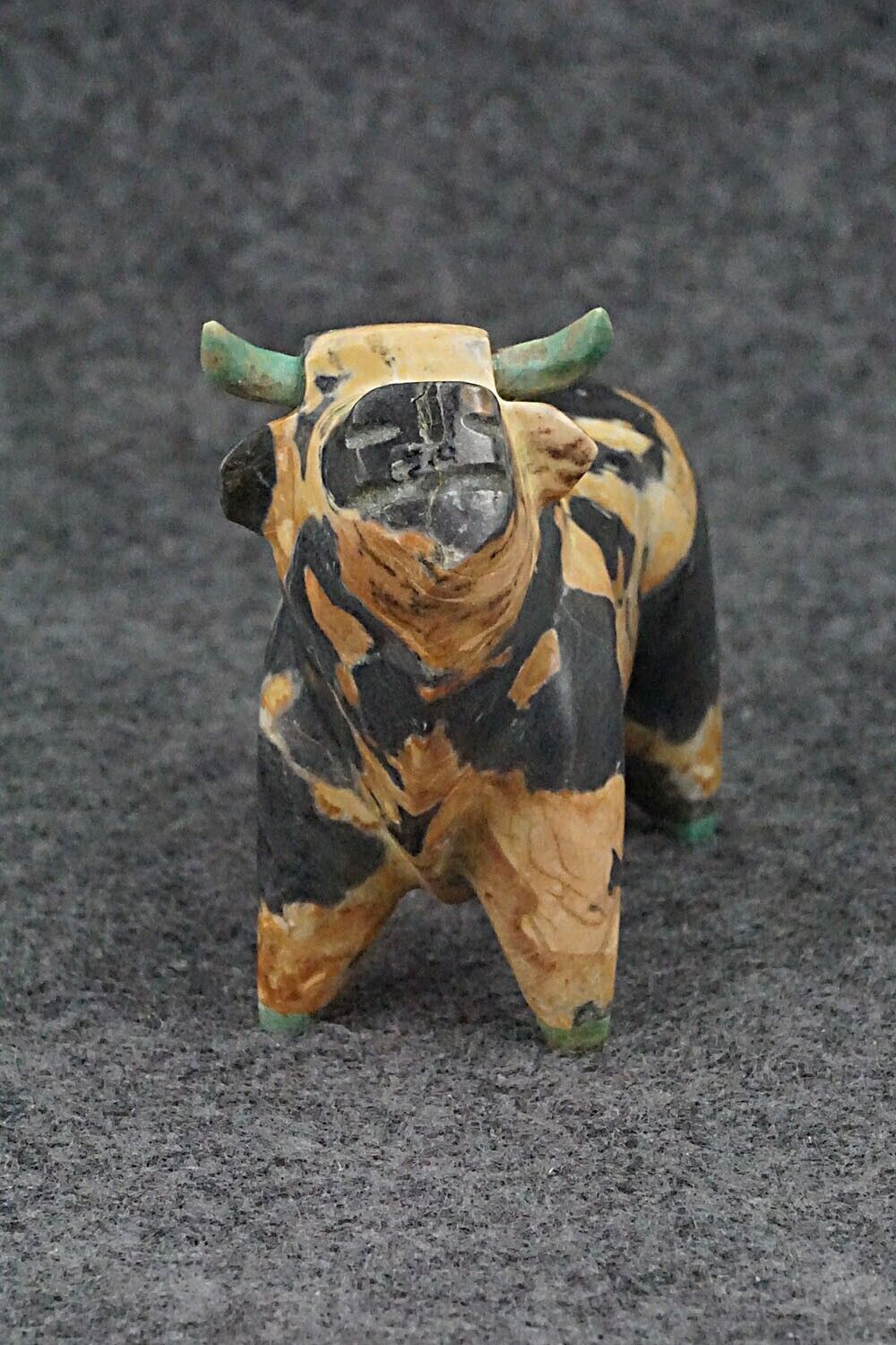 Bull Zuni Fetish Carving - Enrike Leekya