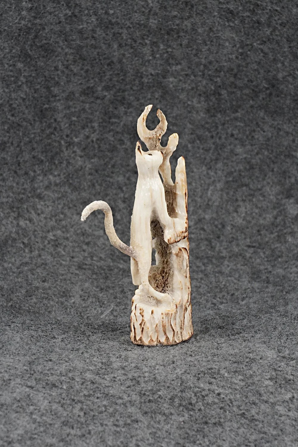 Mountain Lion Zuni Fetish Carving - Ruben Najera