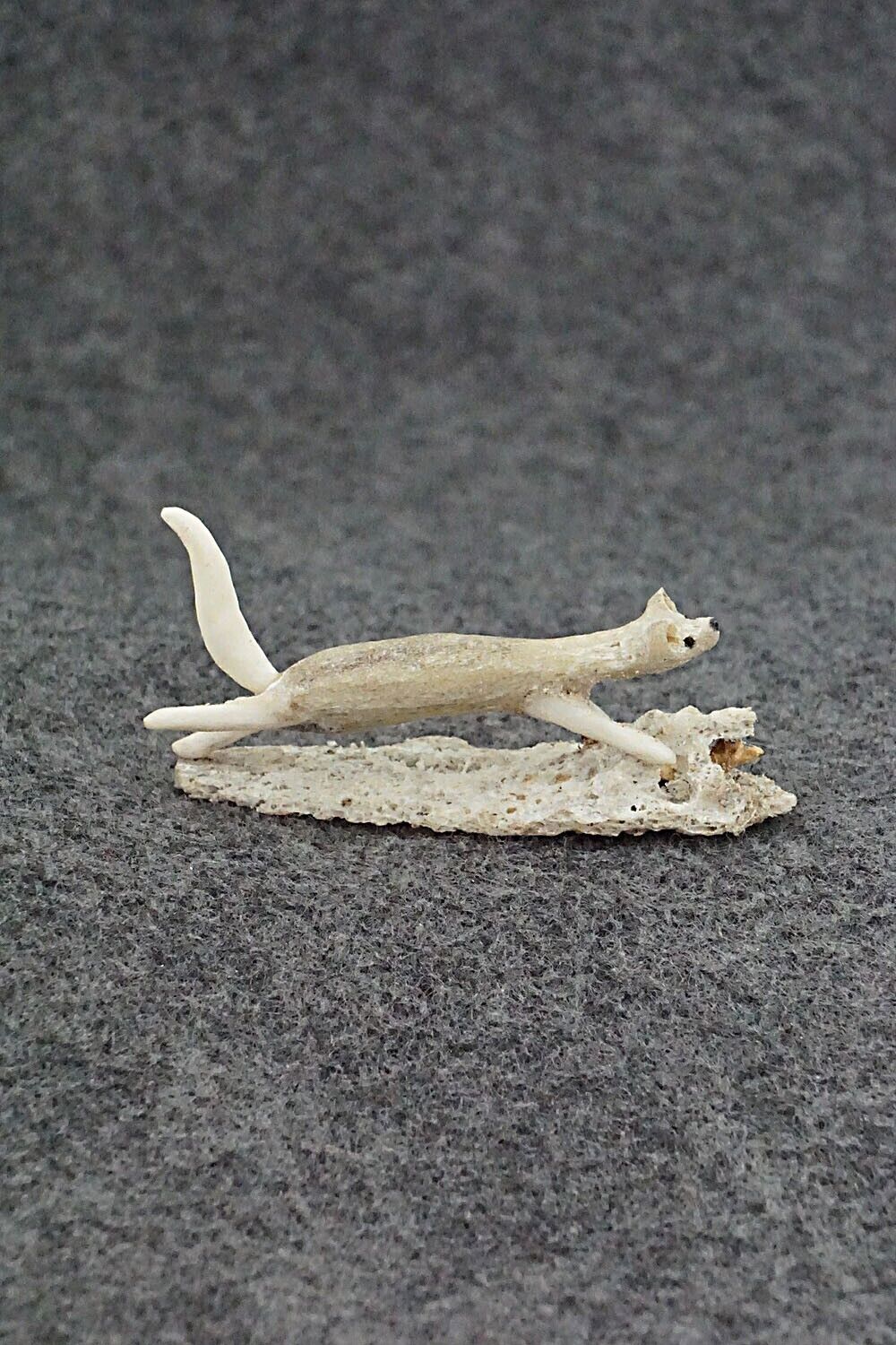 Wolf w/Mouse Zuni Fetish Carving - Ruben Najera
