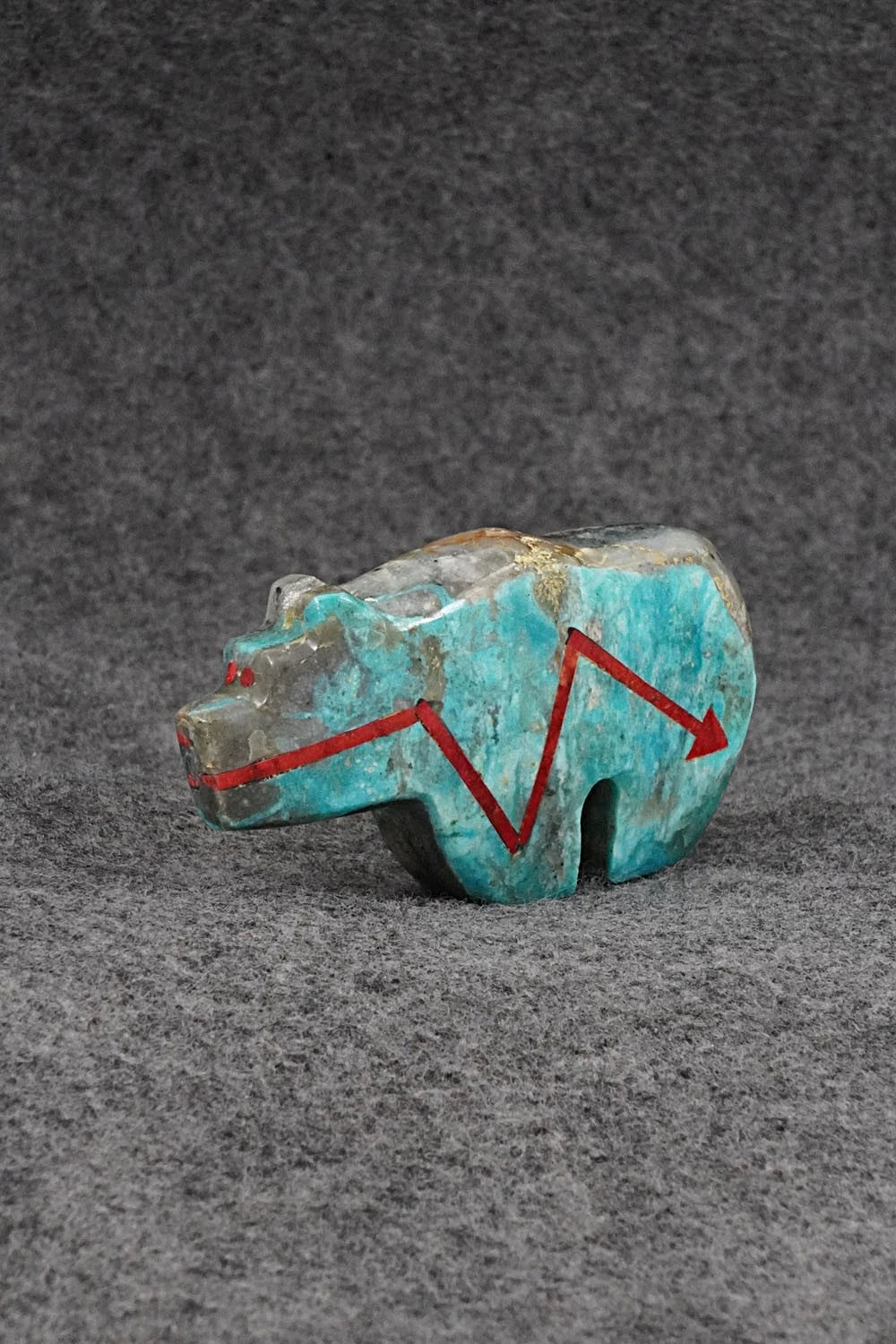 Bear Zuni Fetish Carving - Bernard Laiwekete