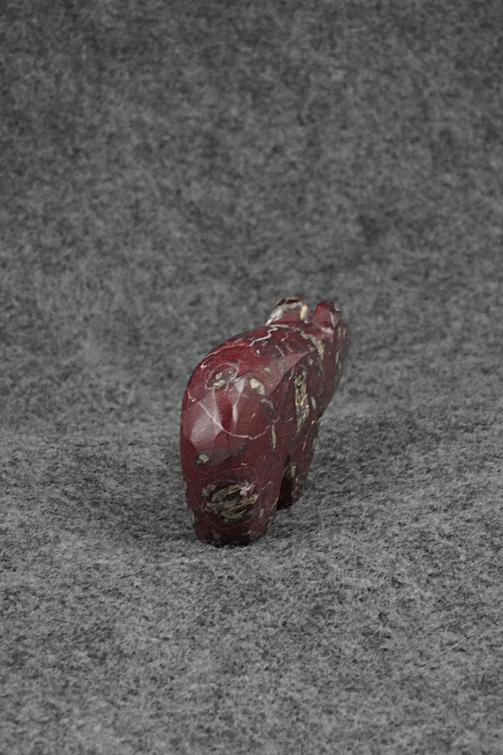 Bear Zuni Fetish Carving - Bernard Laiwakete