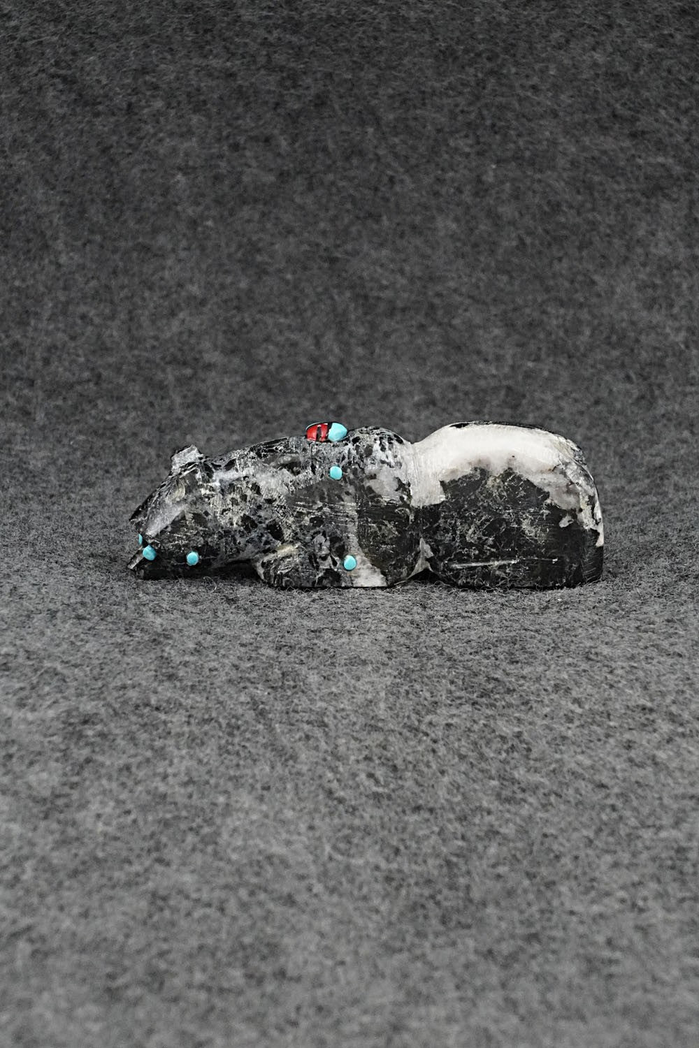 Bear Zuni Fetish Carving - Dannette Laate