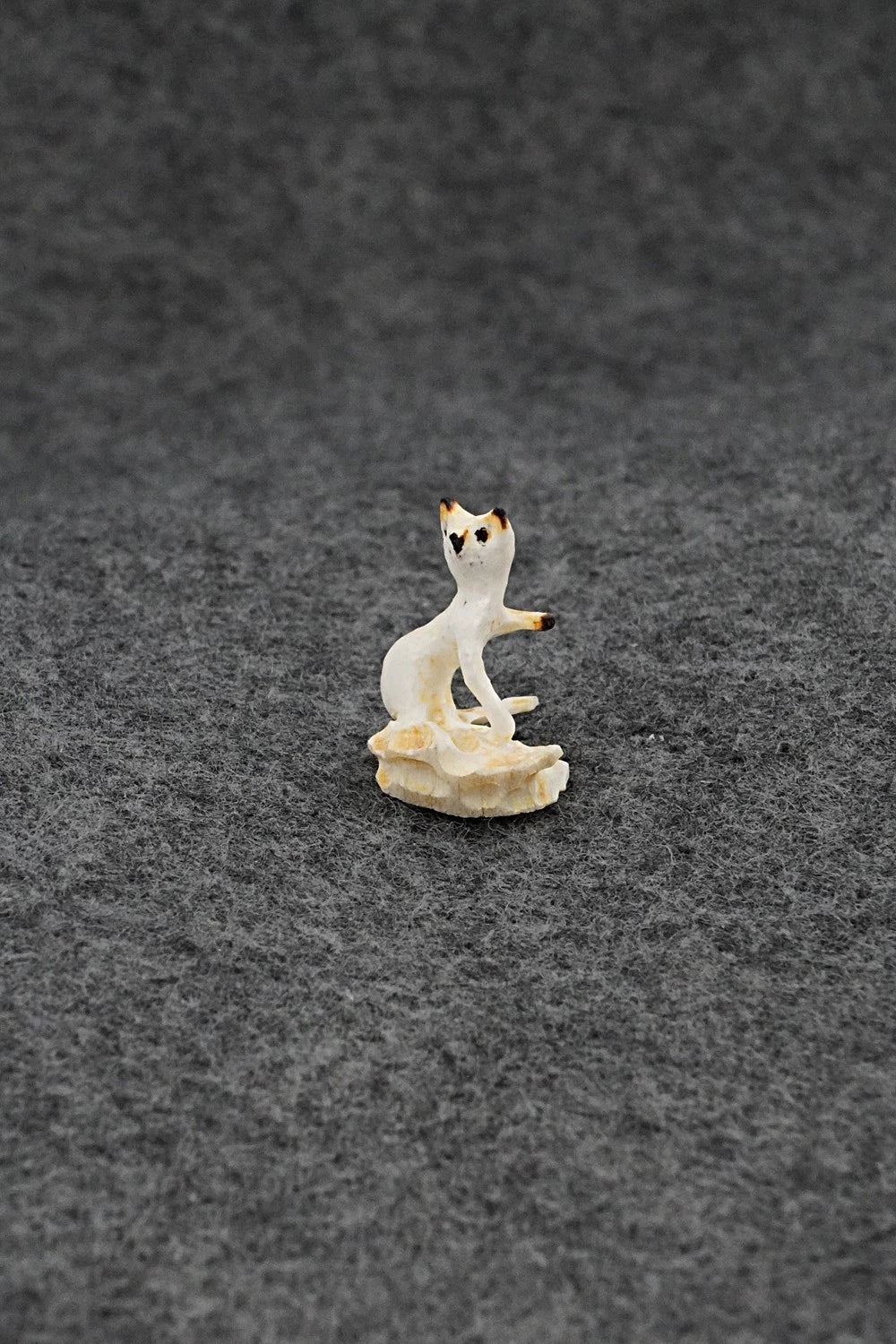 Cat Zuni Fetish Carving - Ruben Najera