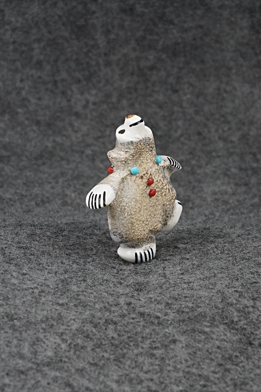 Bear Zuni Fetish Carving - Claudia Peina