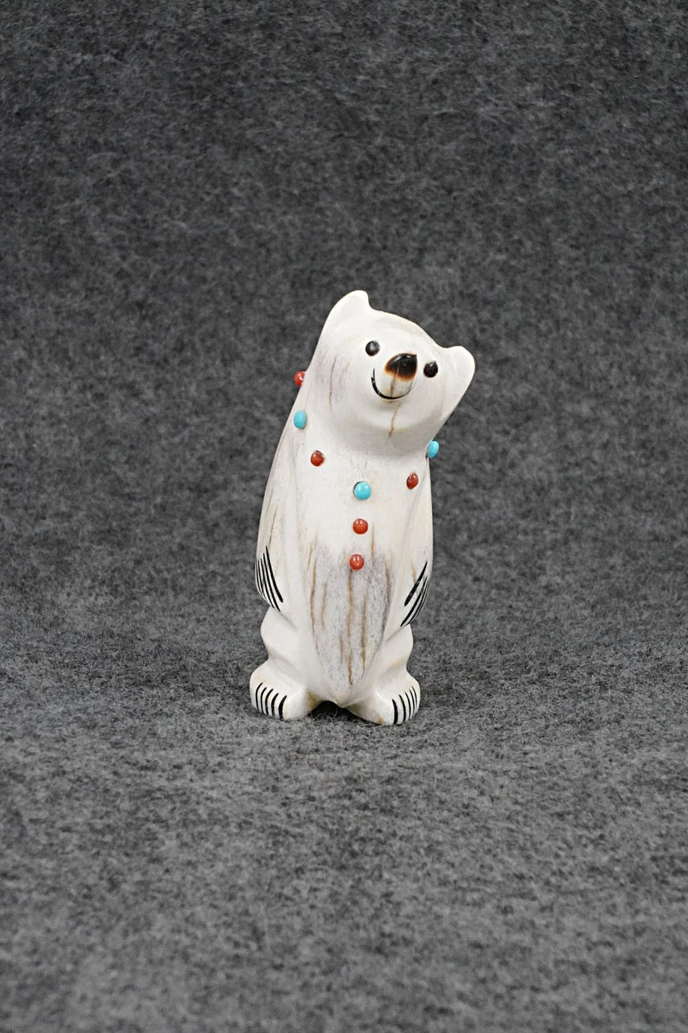 Bear Zuni Fetish Carving - Claudia Peina