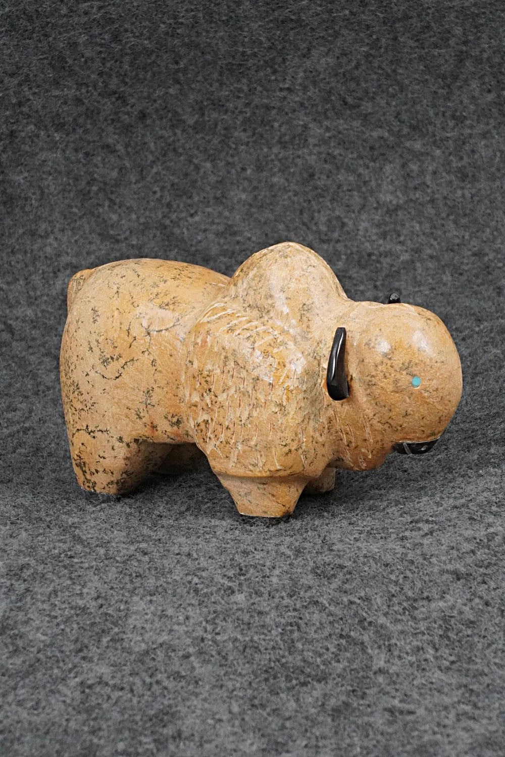 Buffalo Zuni Fetish Carving - Freddie Leekya