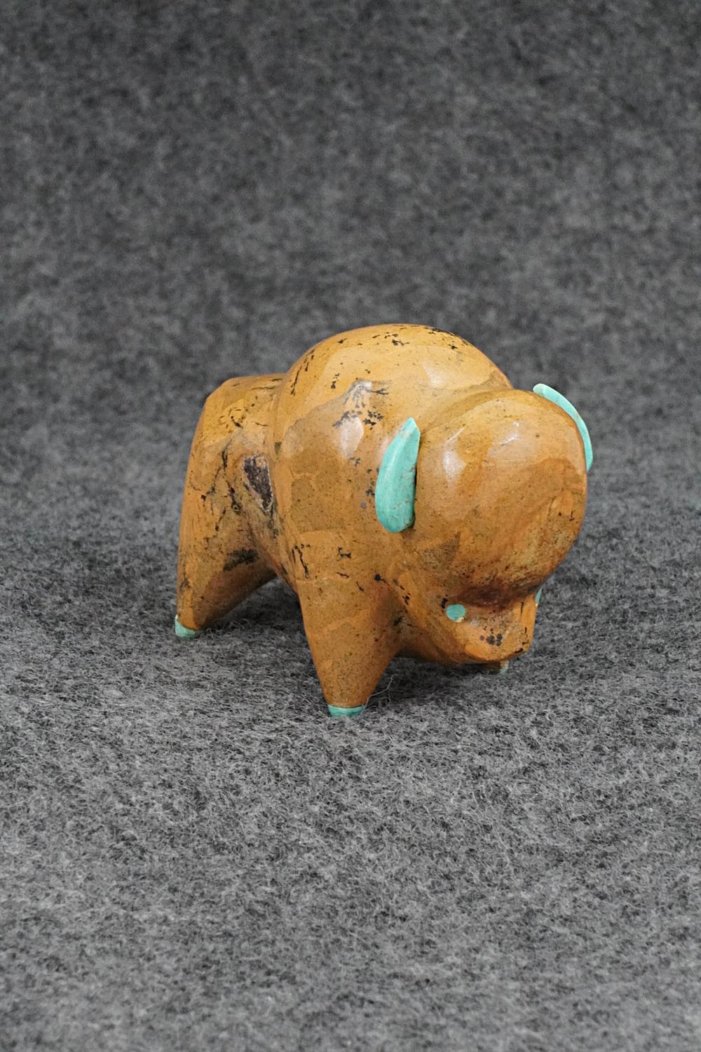 Buffalo Zuni Fetish Carving - Enrike Leekya
