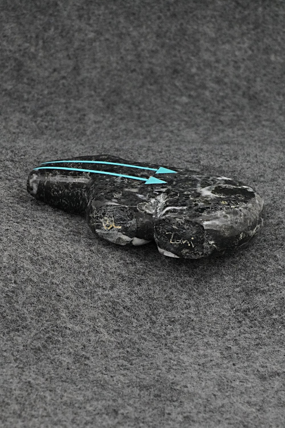 Bear Zuni Fetish Carving - Bernard Laiwakete