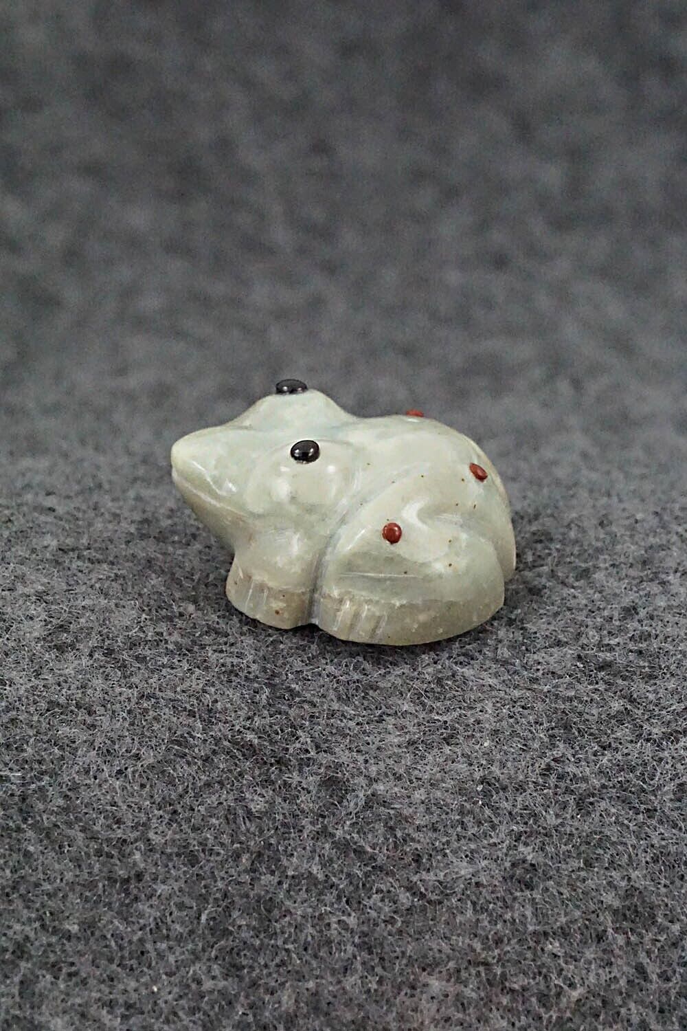 Frog Zuni Fetish Carving - Gordon Poncho